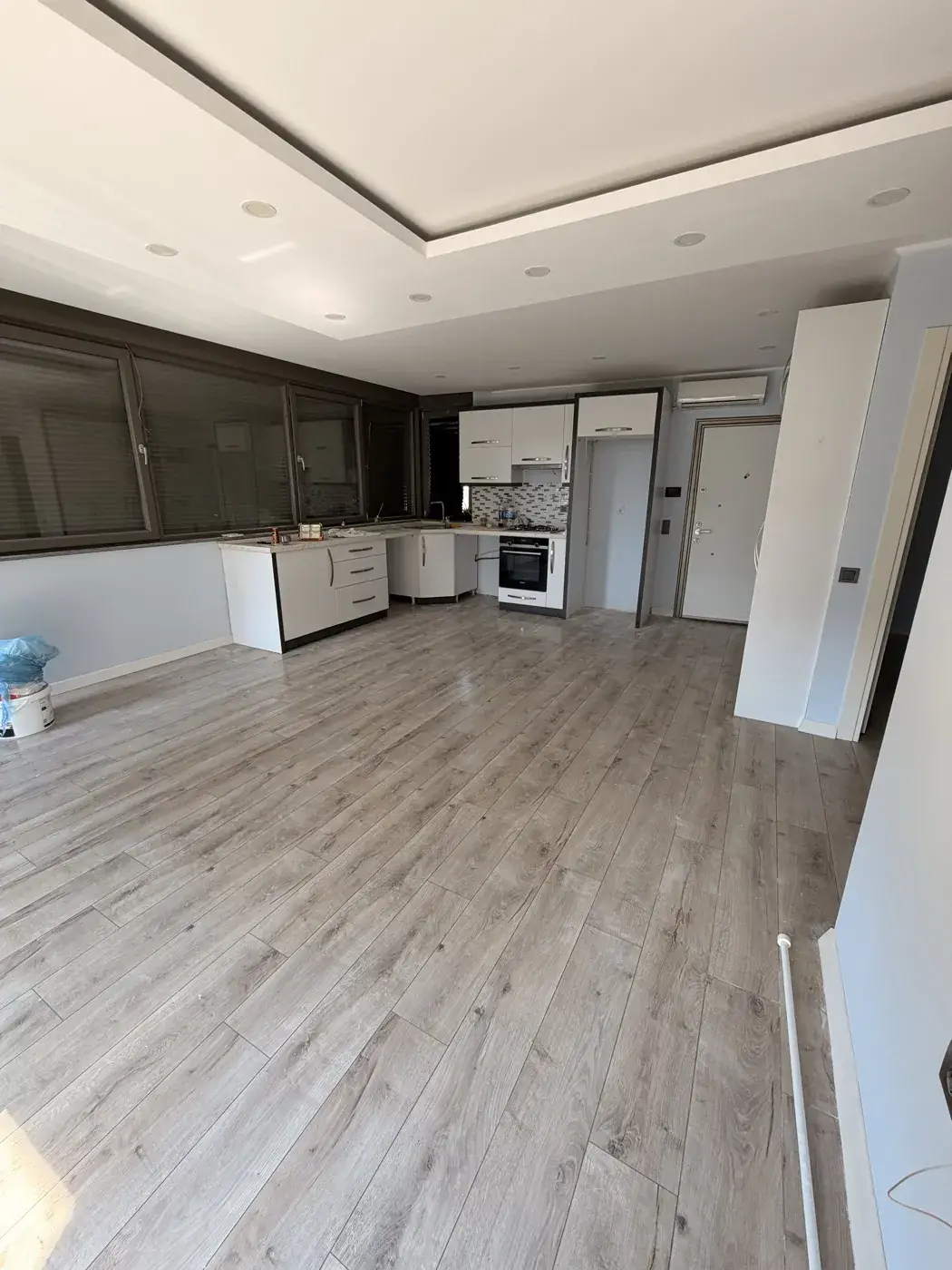 Güzeloba Kısmi Konut Renovasyonu — Mutfak — alçıpan tavan ve spot yerleşimi