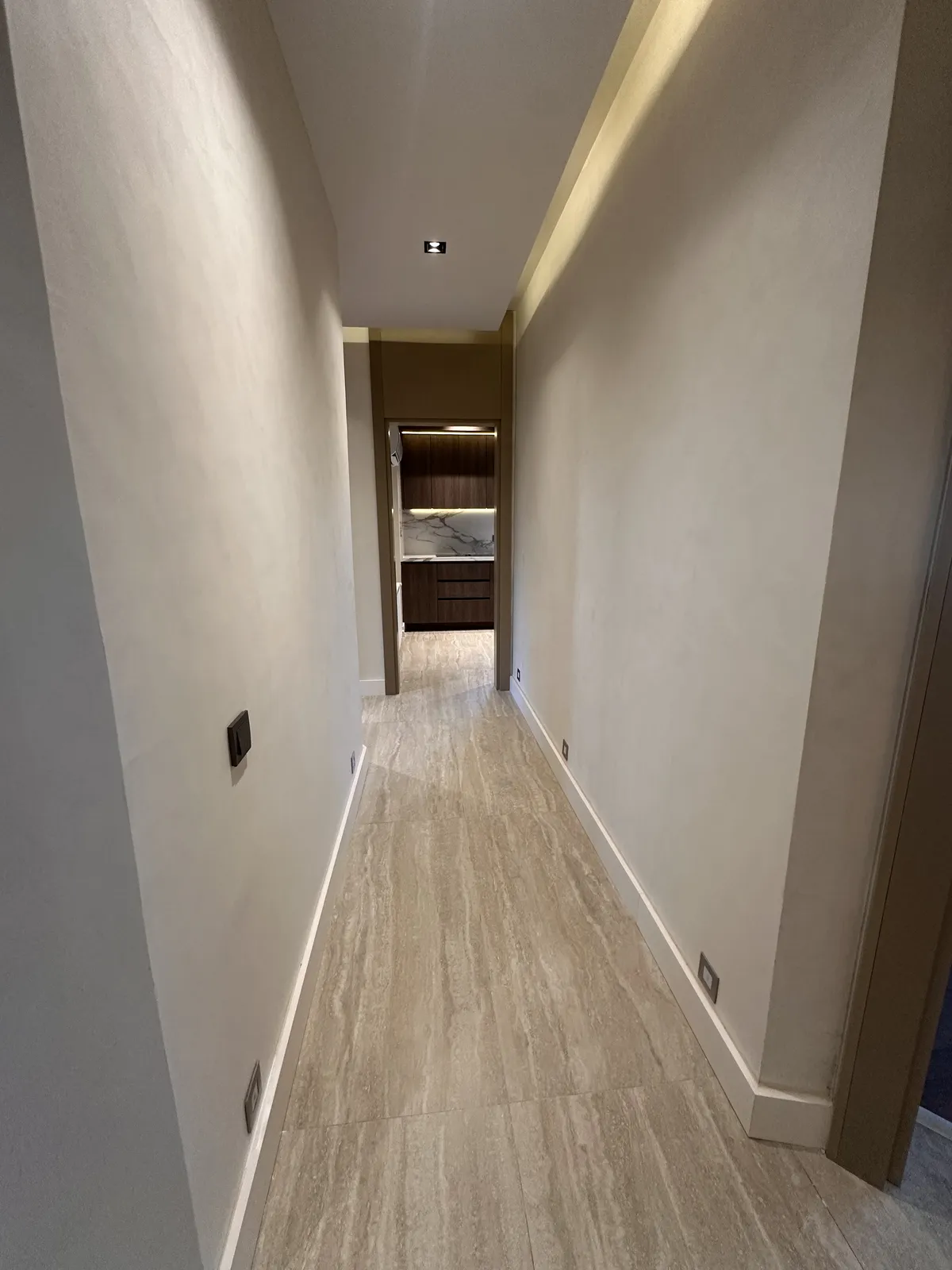 Koridor — renovasyon sonrası