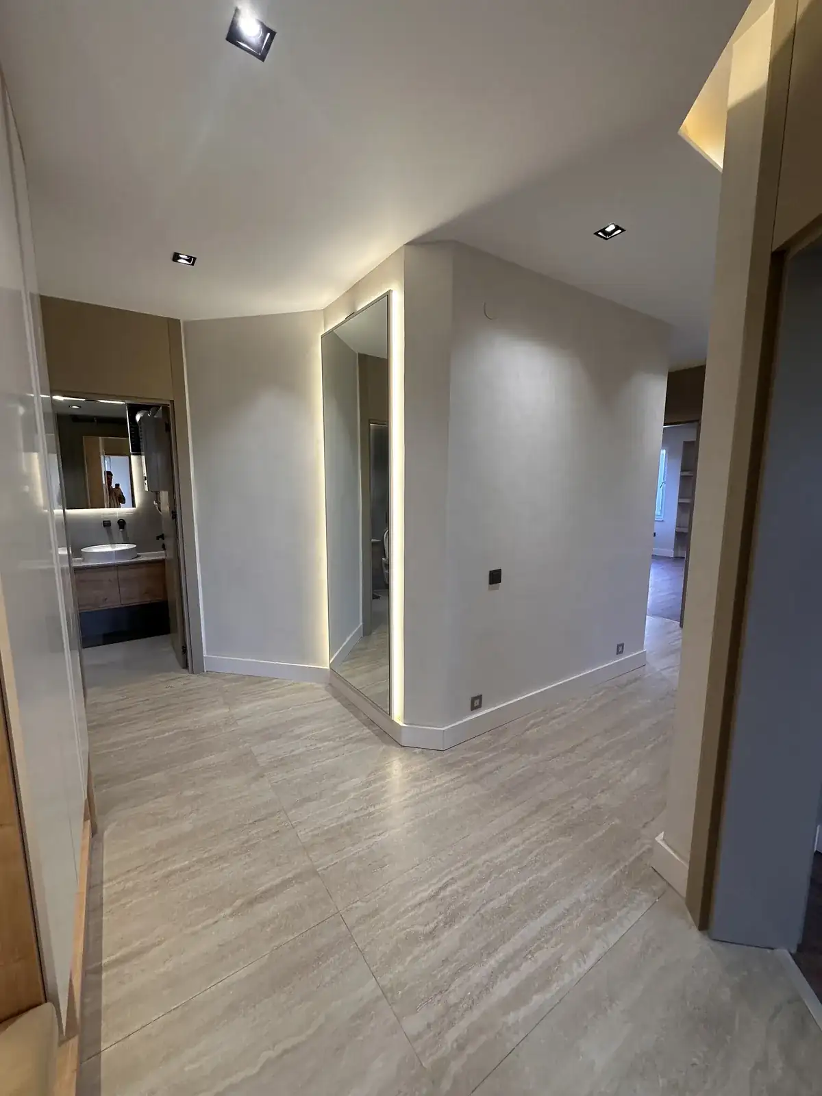Salon — geçiş — renovasyon sonrası