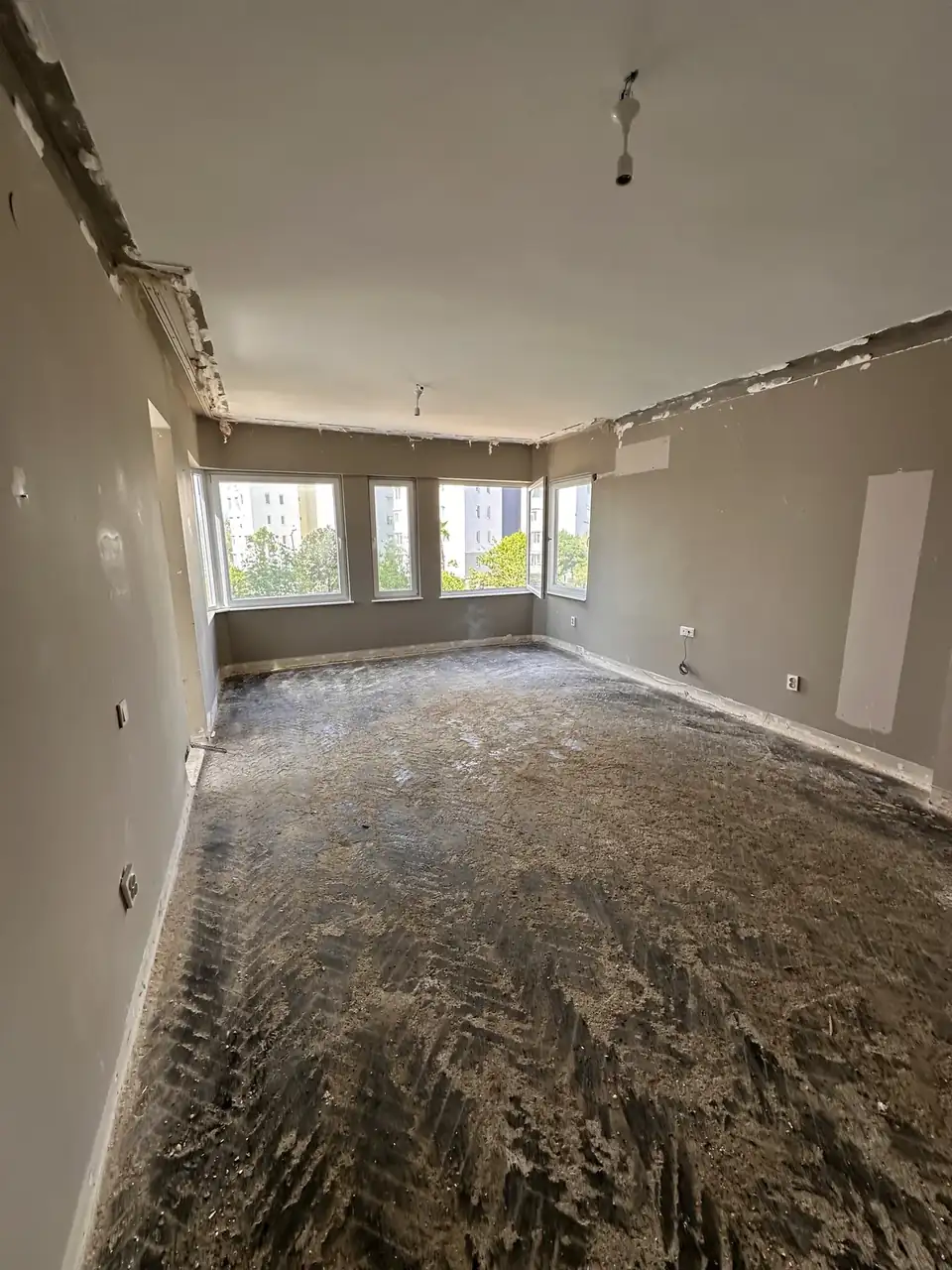 Salon — renovasyon öncesi