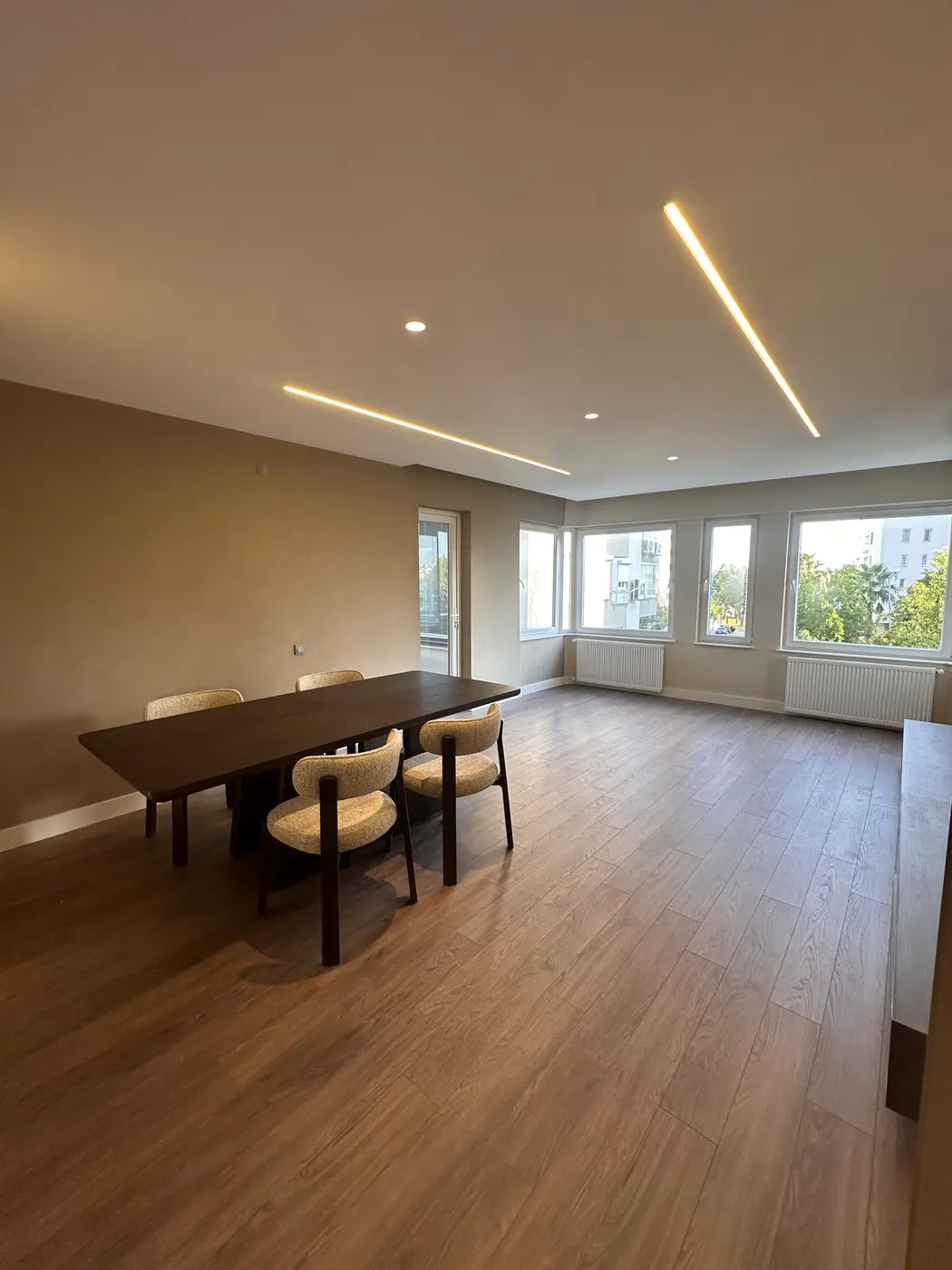 Lara Fener Konut Renovasyonu — Salon ve yemek alanı
