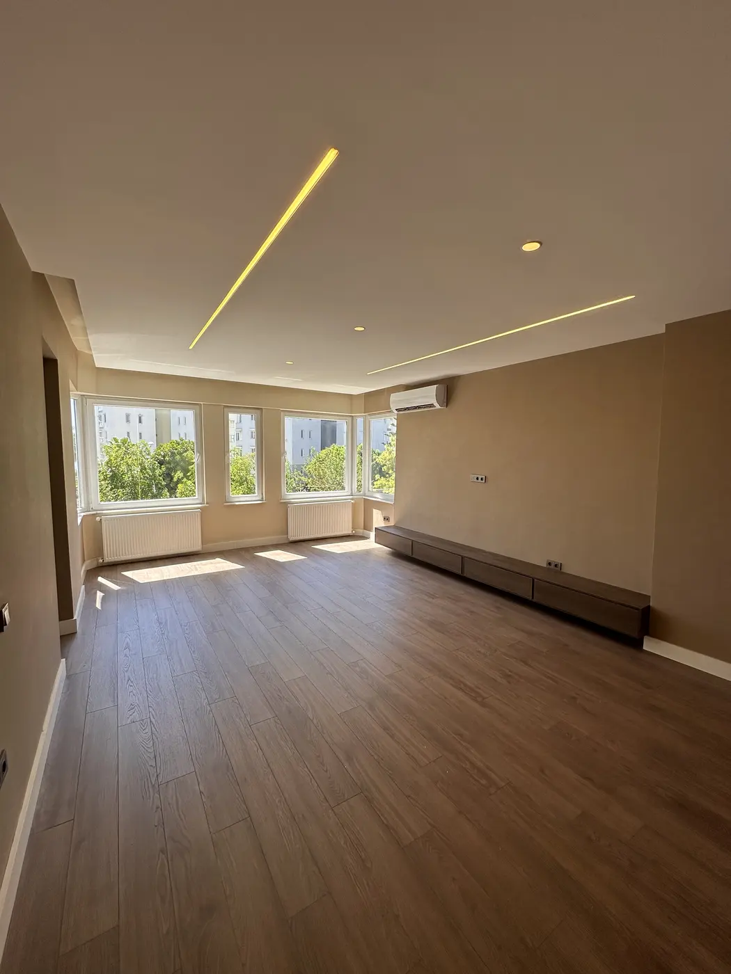 Lara Fener Konut Renovasyonu — Geniş salon görünümü