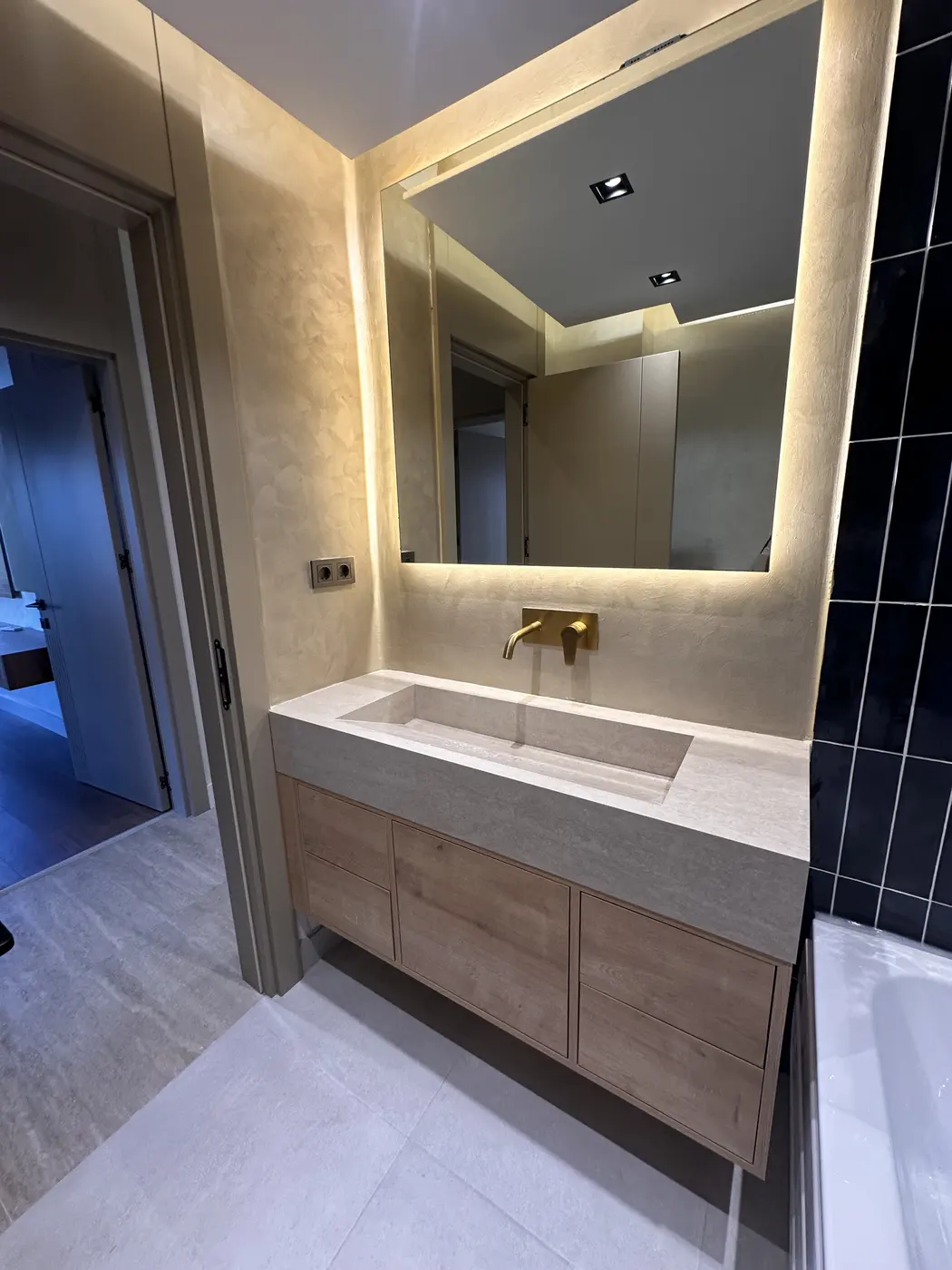 Lara Fener Konut Renovasyonu — Banyo lavabo ve ayna