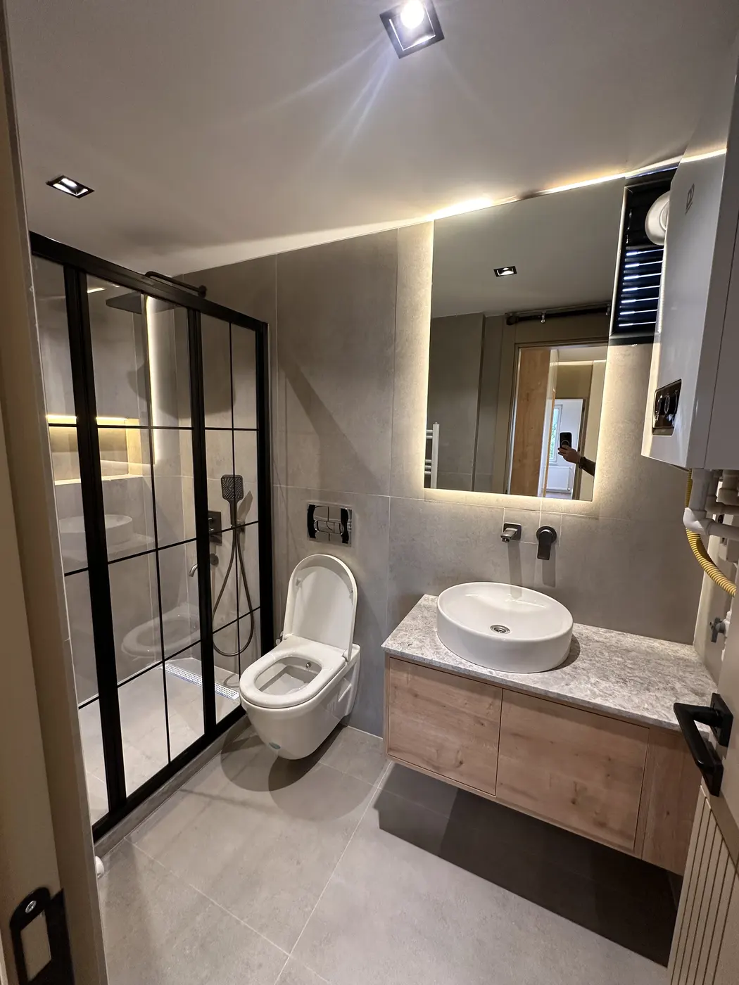 Lara Fener Konut Renovasyonu — Banyo lavabo detayı