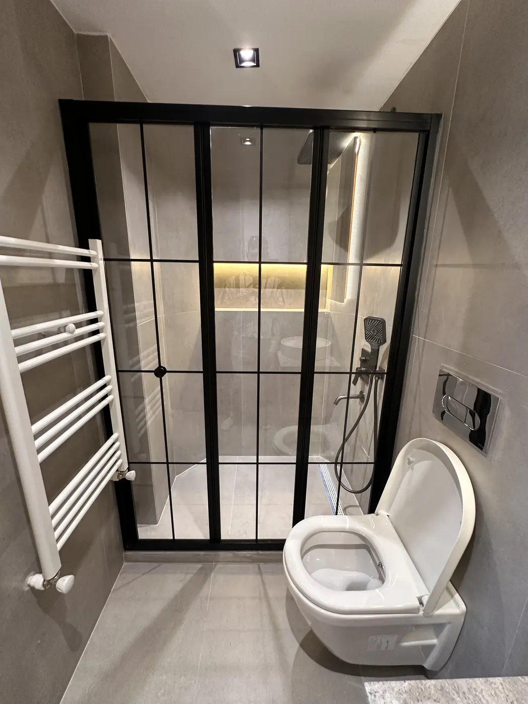 Lara Fener Konut Renovasyonu — İkinci banyo duş bölmesi