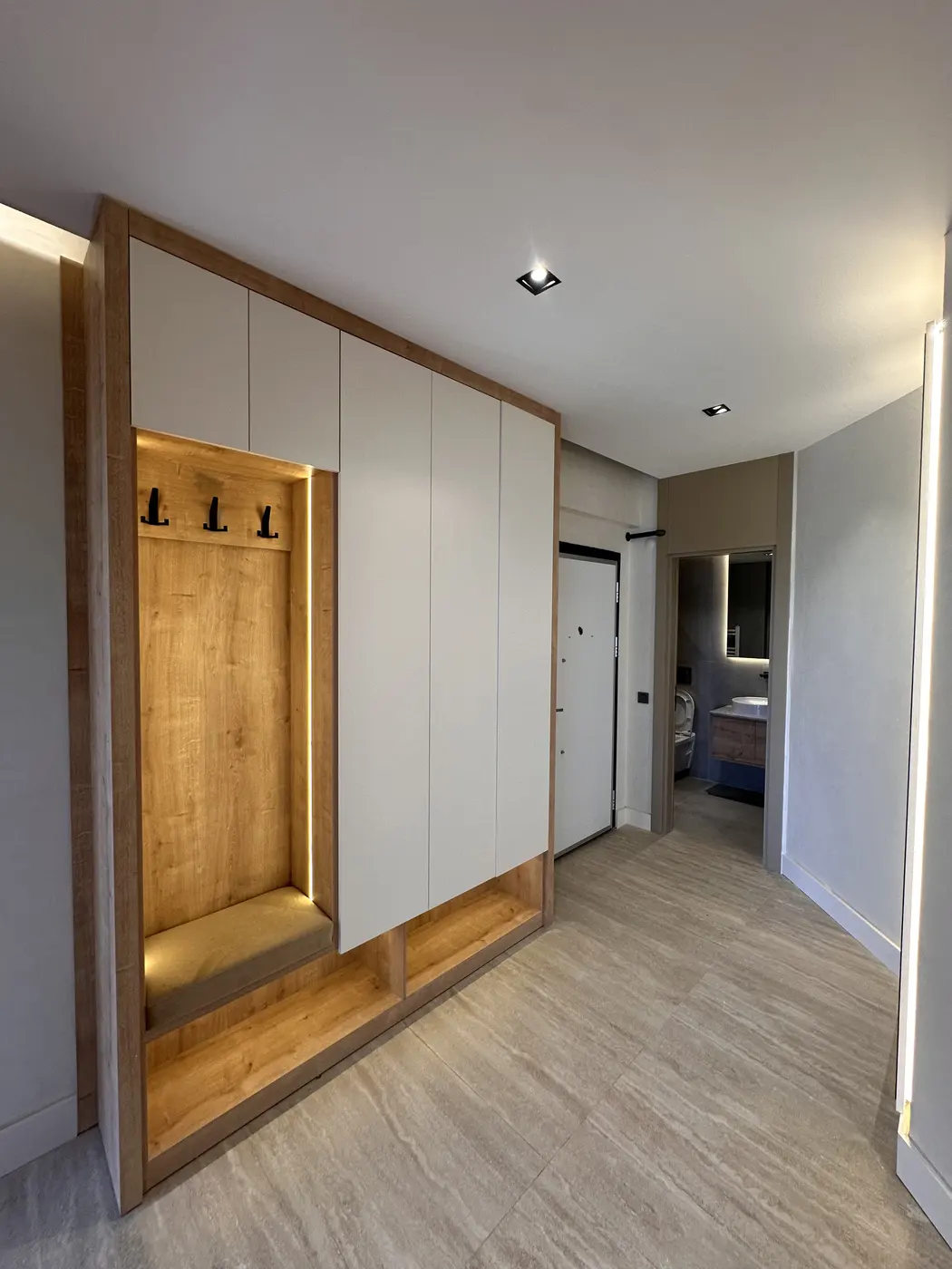 Lara Fener Konut Renovasyonu — Giriş vestiyeri