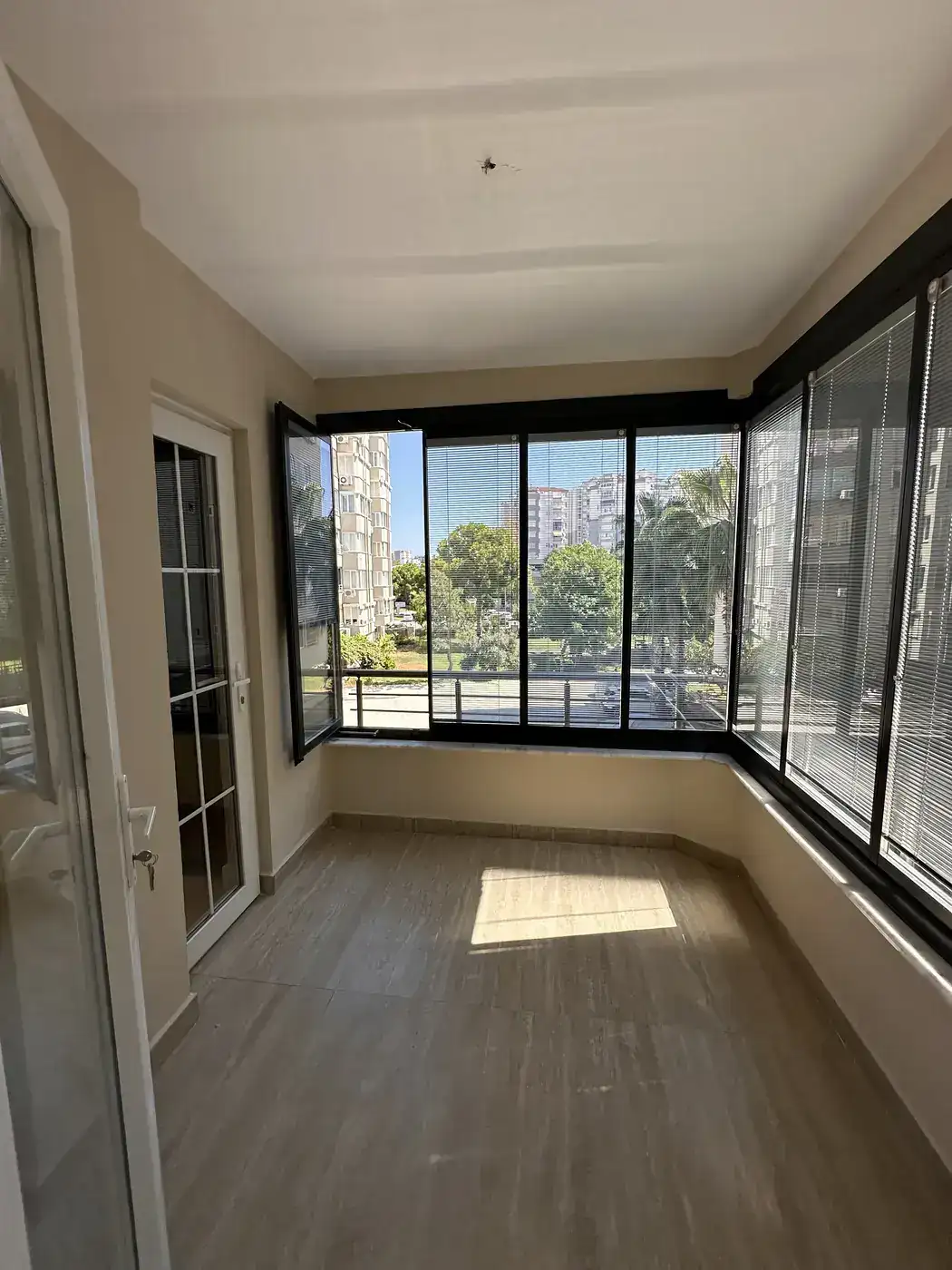 Lara Fener Konut Renovasyonu — Pencereli köşe