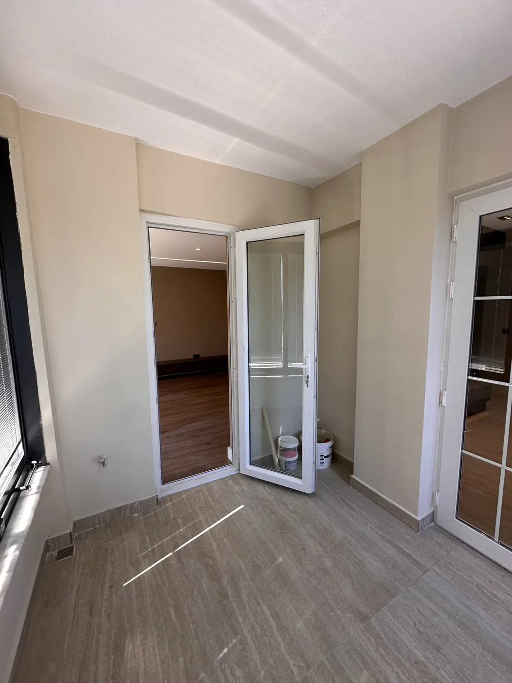 Lara Fener Konut Renovasyonu — Balkon çıkışı