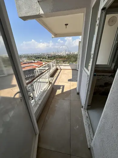 Meltem Konut Renovasyonu — Balkonlar, yeni zemin kaplaması döşendikten sonra
