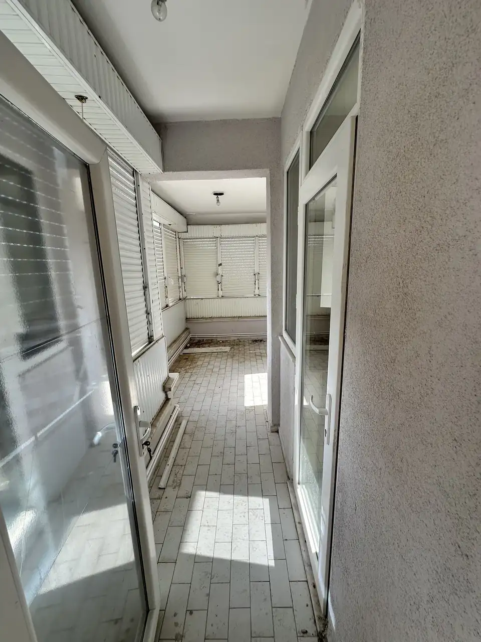 Balkon — renovasyon öncesi
