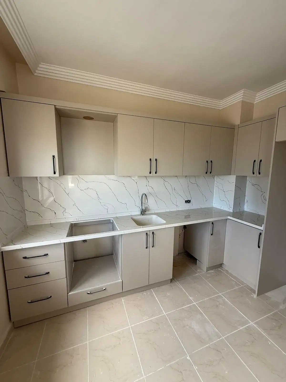 Mutfak — pencere hattı — renovasyon sonrası