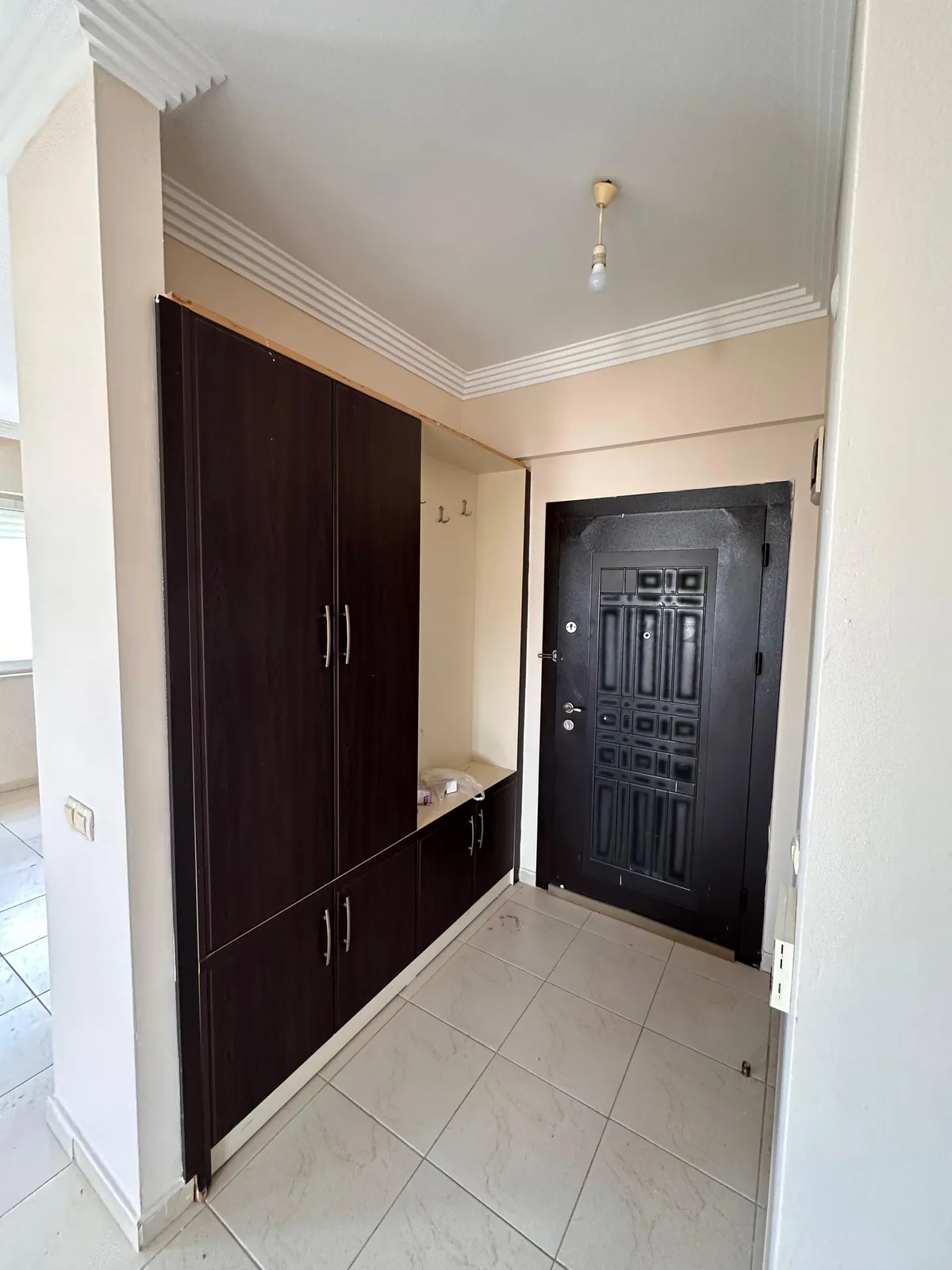 Giriş vestiyeri — renovasyon öncesi